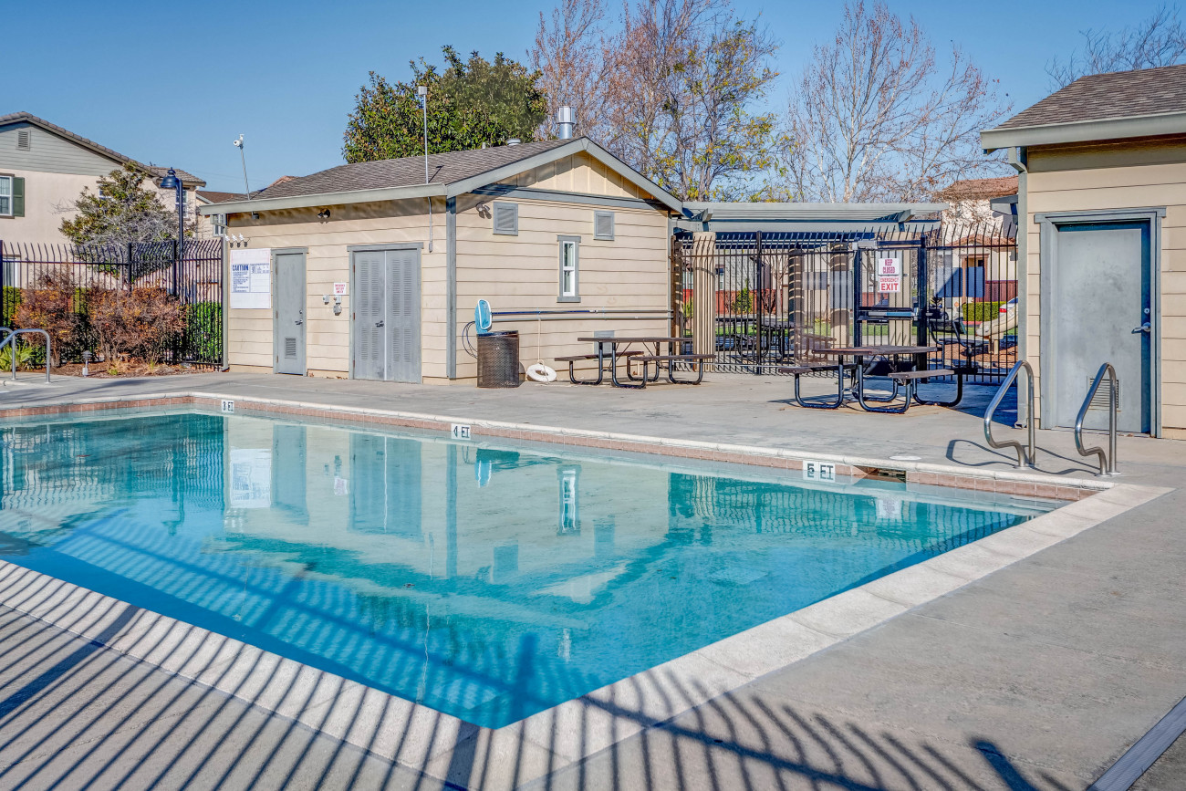 1652 Glenmore-05.jpg